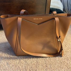 Michel Kors purse. Tan leather. Like new.